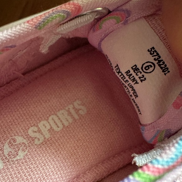 Toddler girls size 6 slip on shoes - Picture 4 of 4